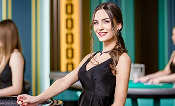 Hình ảnh đội ngũ hỗ trợ QH8 Link Vào sẵn sàng giúp đỡ người chơi